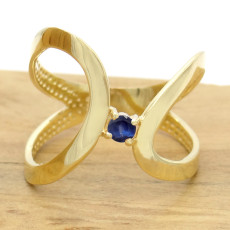 Anel com Safira, em Ouro Amarelo 18 Kilates